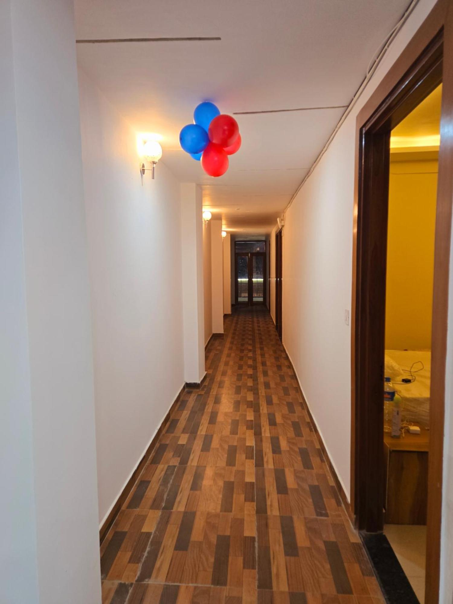 Hotel Blu Plaza Ґурґаон Екстер'єр фото