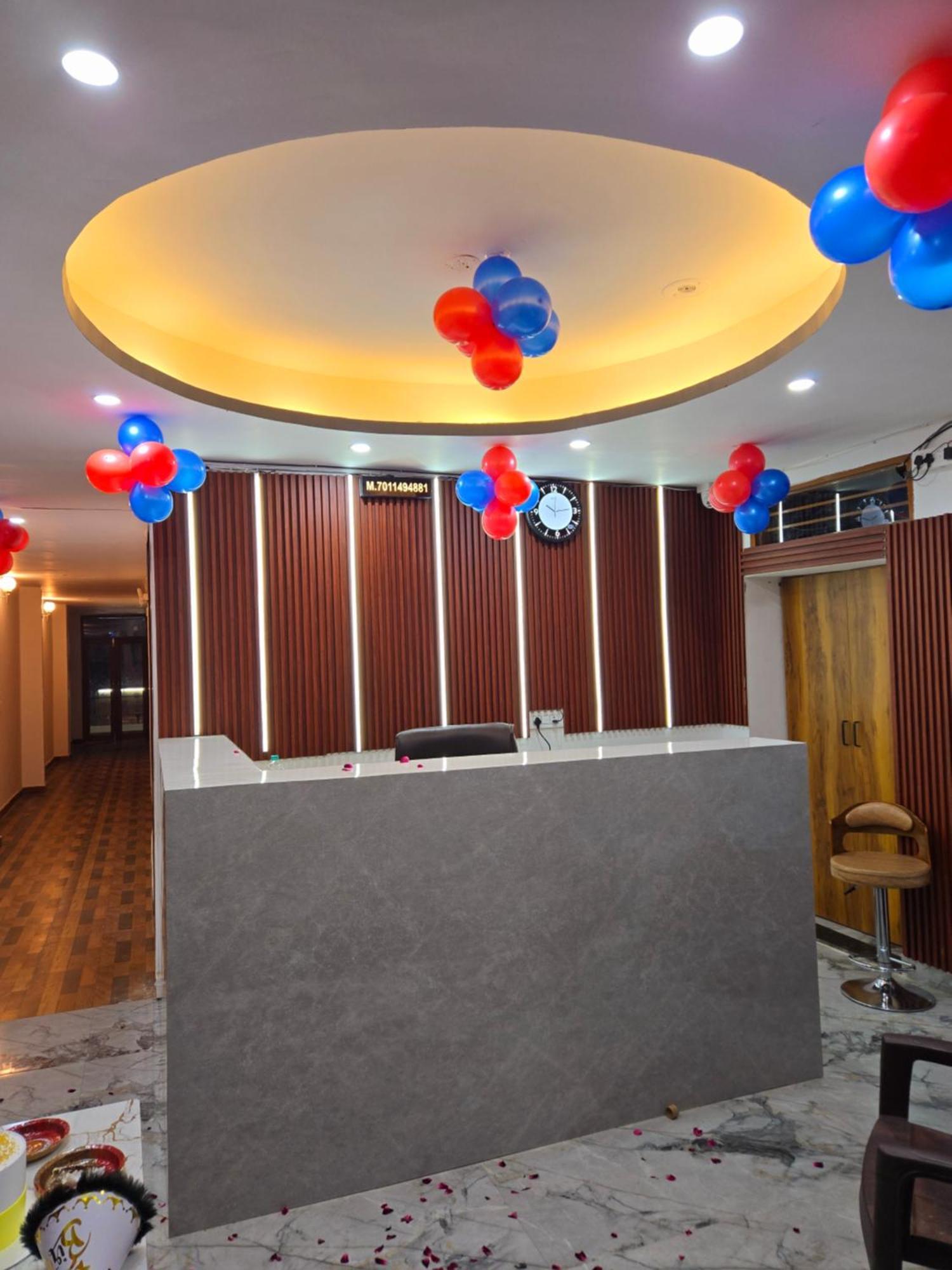 Hotel Blu Plaza Ґурґаон Екстер'єр фото